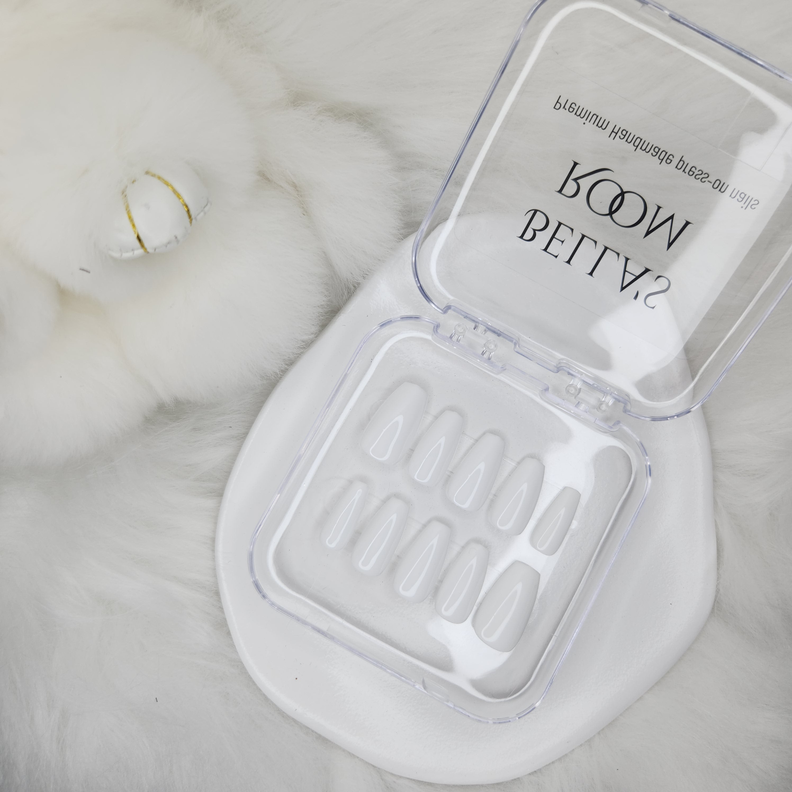 Basic Nails_ White