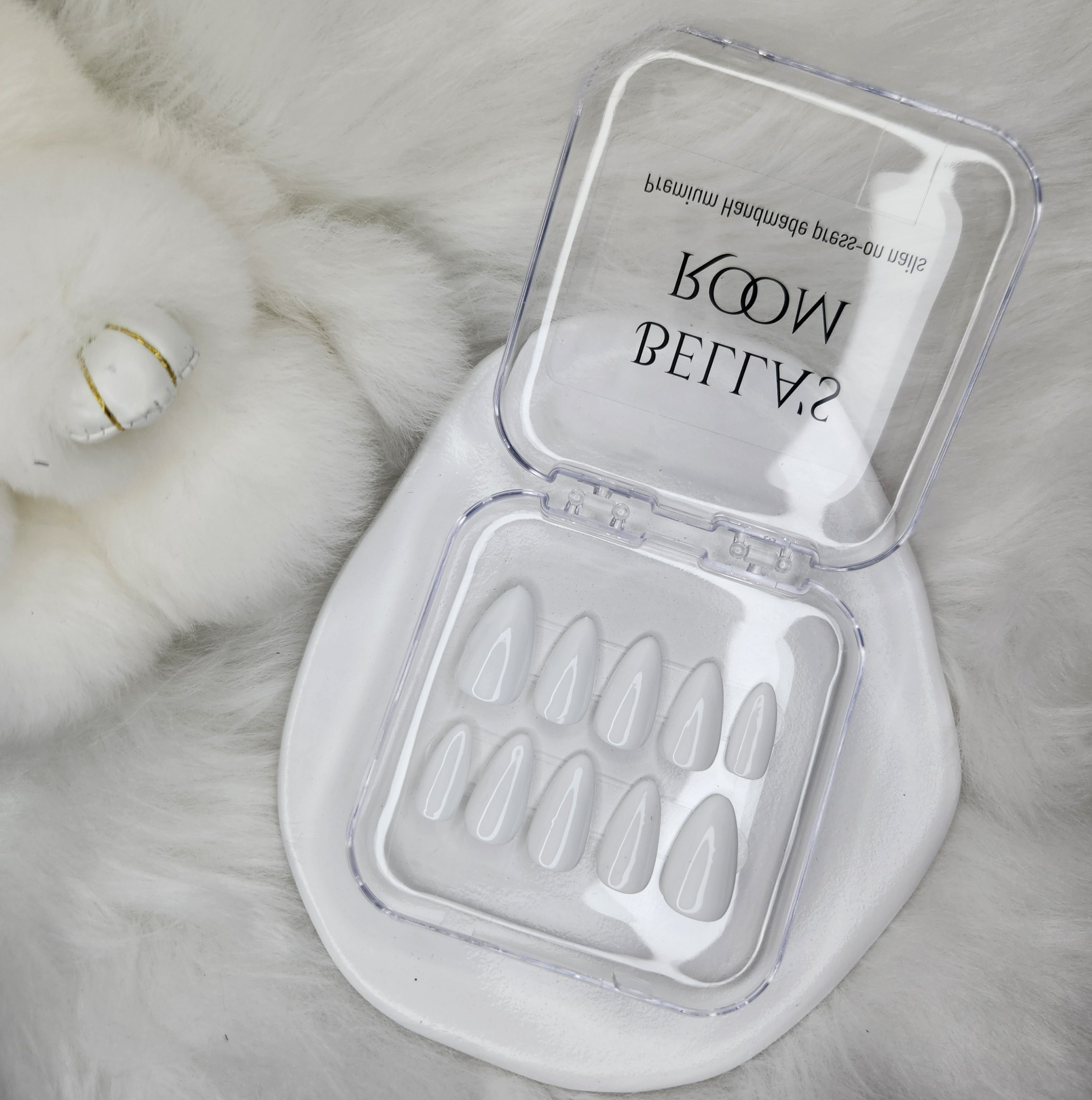 Basic Nails_ White