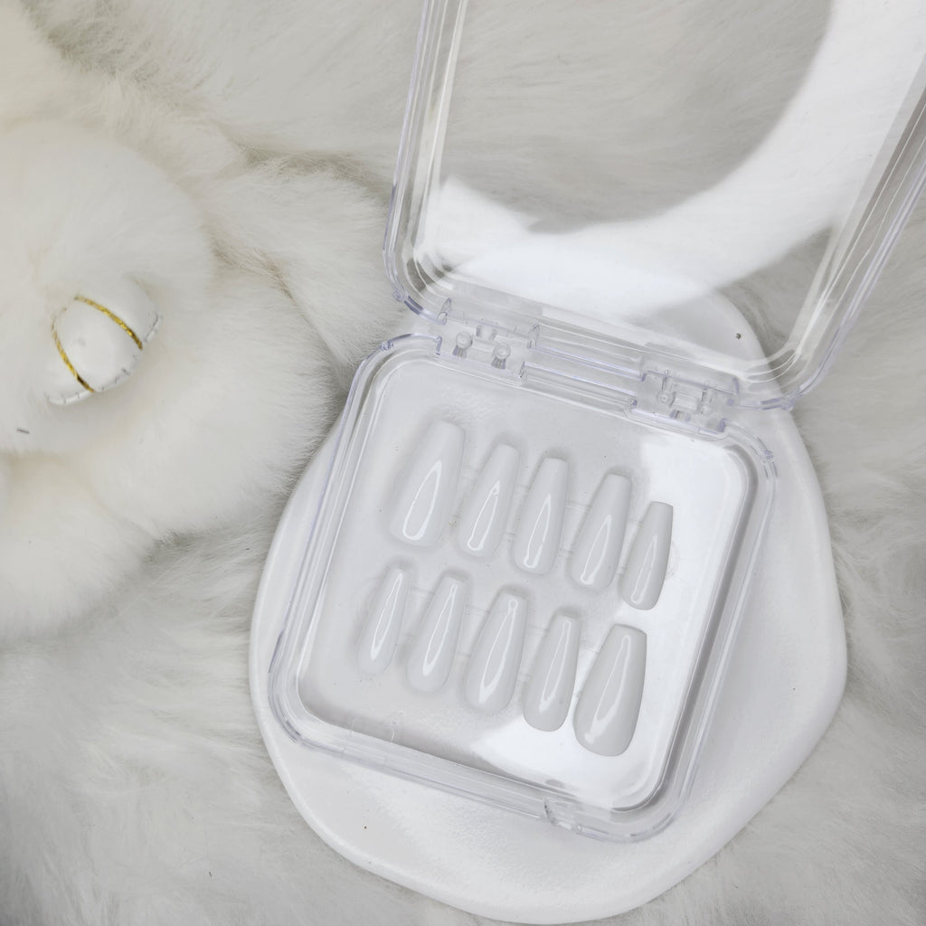 Basic Nails_ White