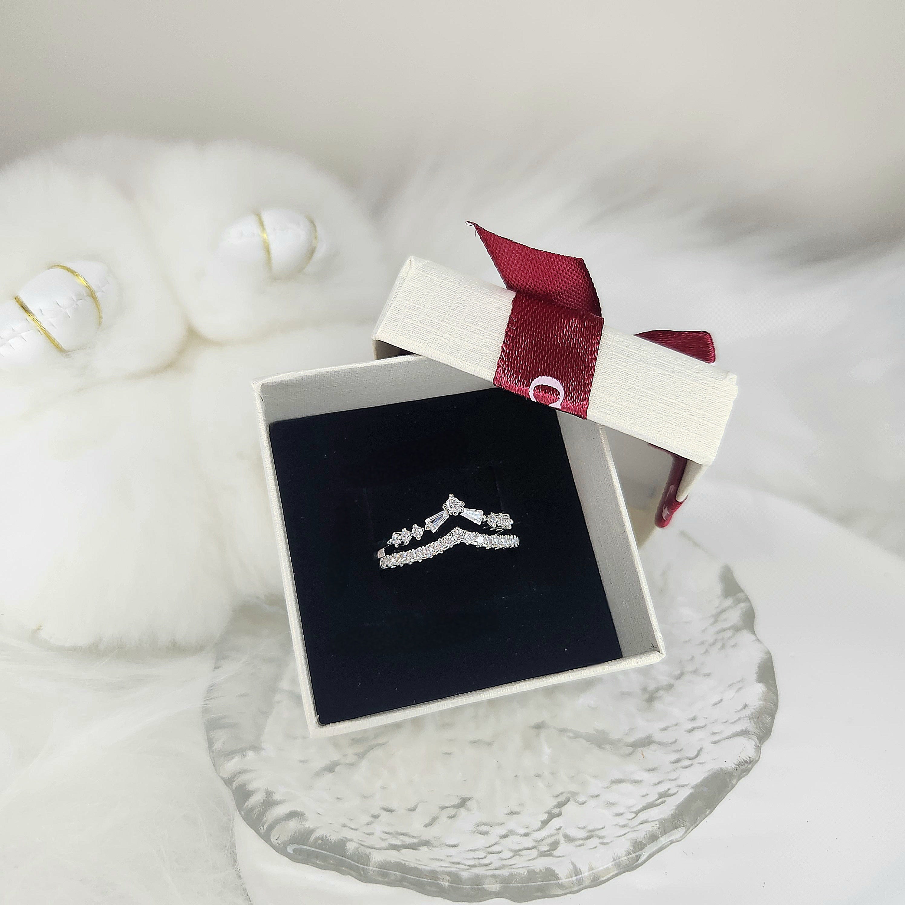 Little queen ring