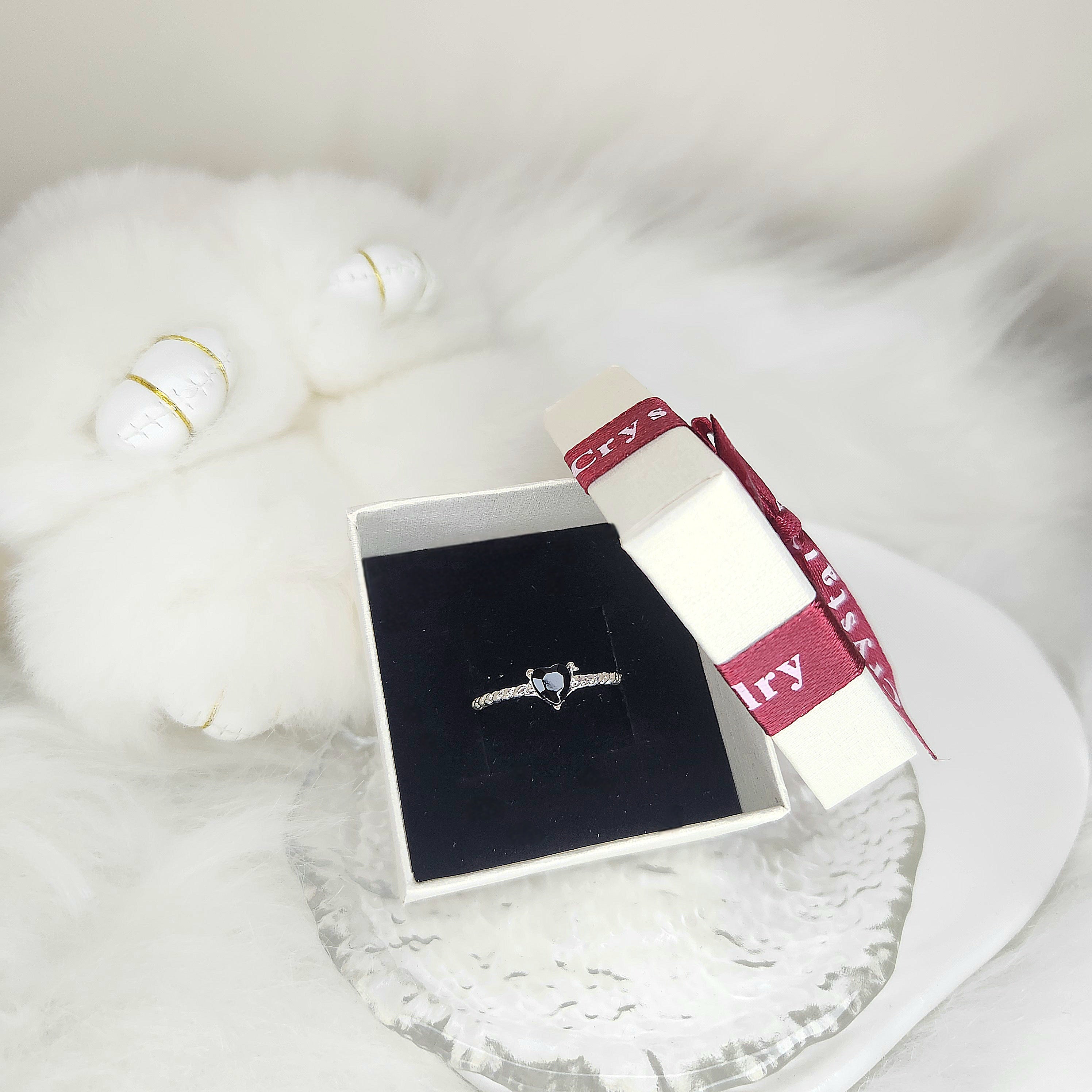 Black heart ring