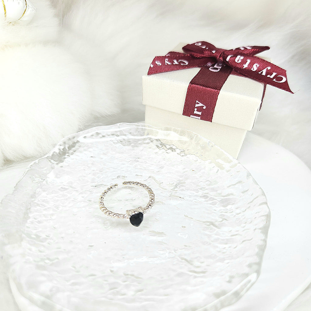 Black heart ring