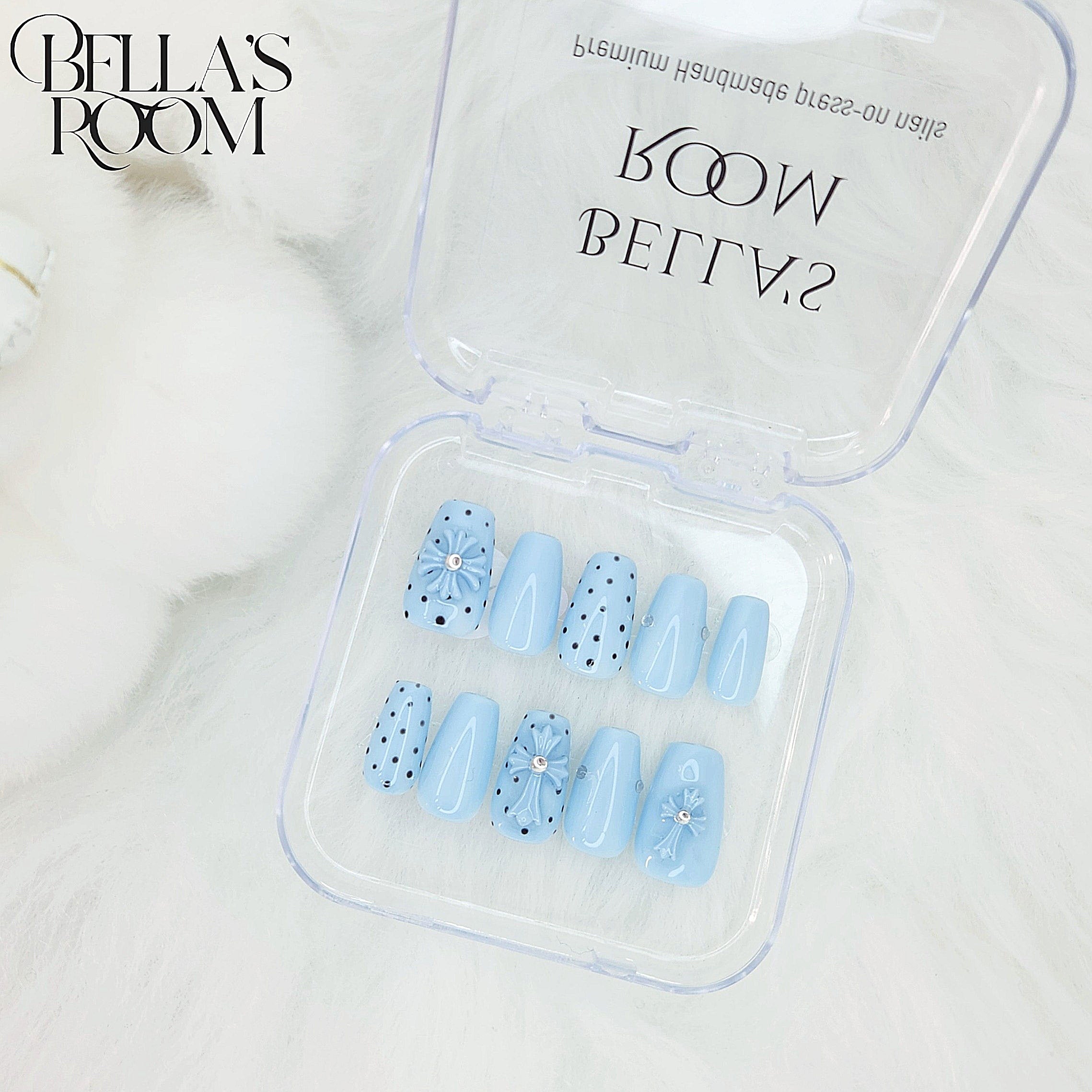 Chrome Nails_ Blue dot